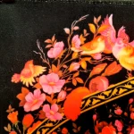 کتیبه چایخانه محرم مخمل با شعار چای خانه حضرت ابا عبدالله الحسین شعر سماوری که به بزم حسین میجوشد بخار رحمت آن جرم خلق میپوشد