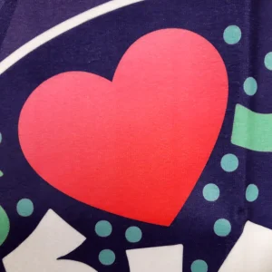 کتیبه نیمه شعبان کودک پاناما با شعار یا مهدی ادرکنی امام زمان خوبم قدر تورو میدونم زمینه بنفش