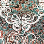 جانماز طاووسی با گلدوزی سفید 24*24 کد 0366