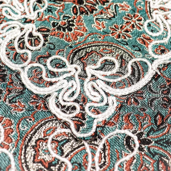 جانماز طاووسی با گلدوزی سفید 24*24 کد 0366