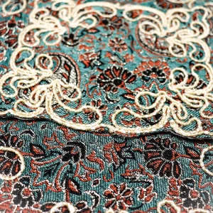 جانماز طاووسی با گلدوزی طلایی 24*24 کد 0367